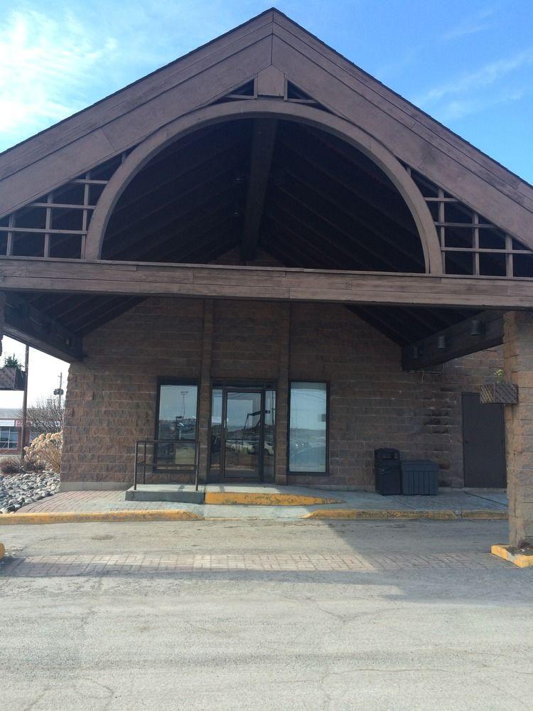 Super 8 By Wyndham Sudbury On Hotel Exterior photo